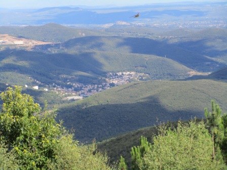 Vue depuis une colline à proximité.